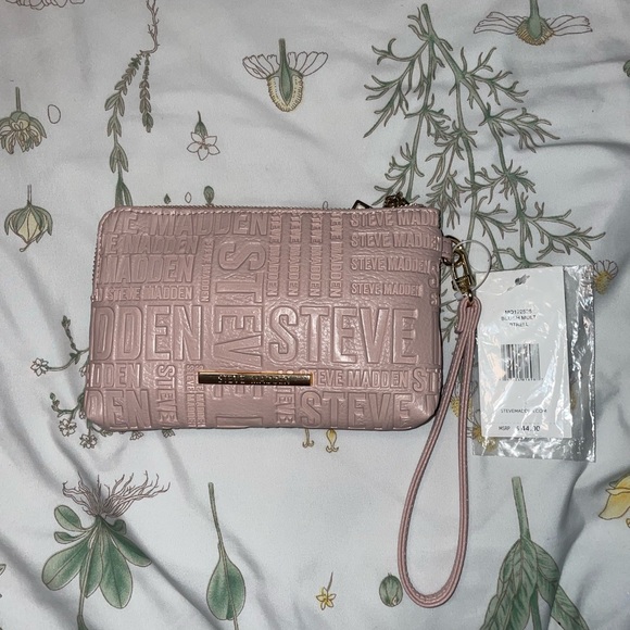 Steve Madden Handbags - BRAND NEW!! Steve Madden wristlet wallet!